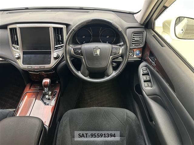 Toyota CROWN 2014 8680543-6