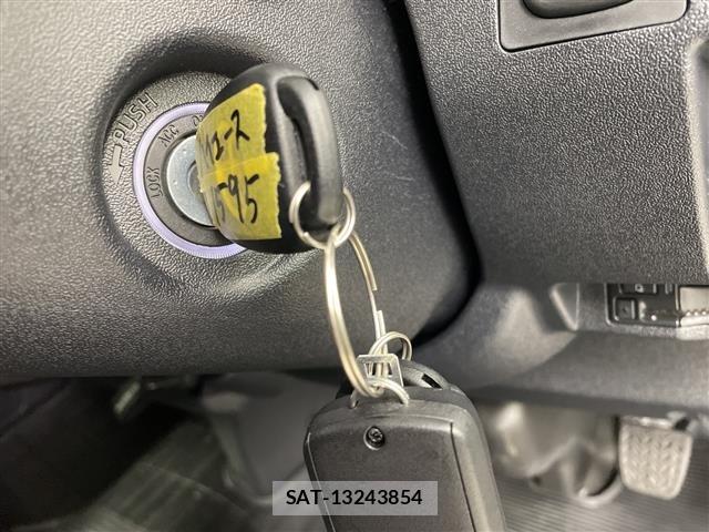 Toyota HIACE VAN 2026 8910538-12