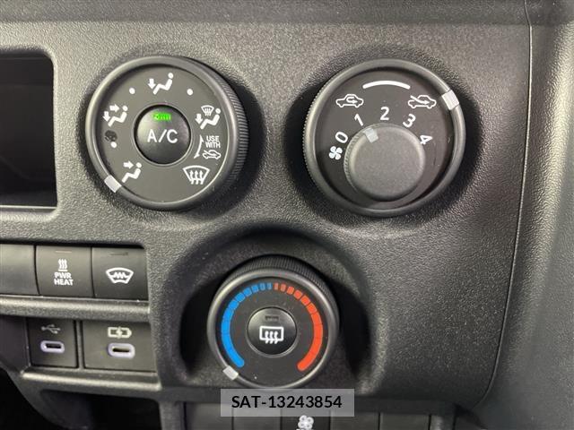 Toyota HIACE VAN 2026 8910538-21