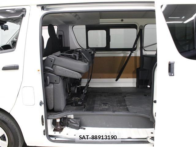 Toyota HIACE VAN 2025 8759699-6