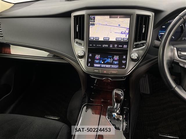 Toyota CROWN 2017 8937643-1