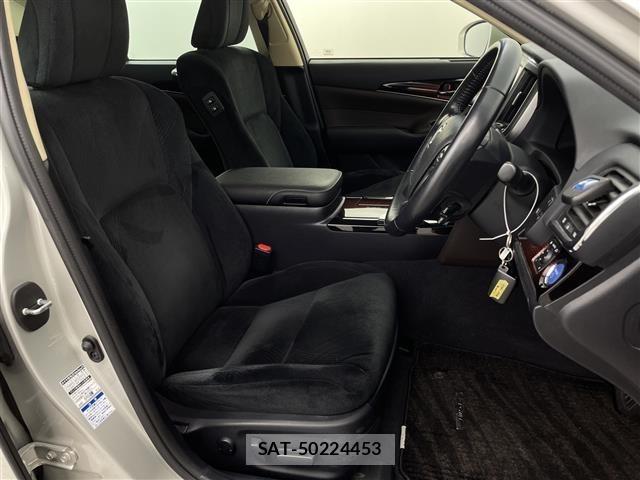 Toyota CROWN 2017 8937643-6