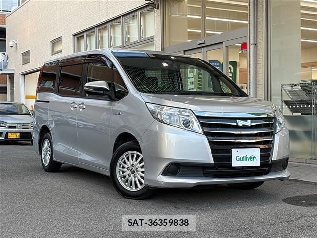 Toyota NOAH 2017 8683547-0