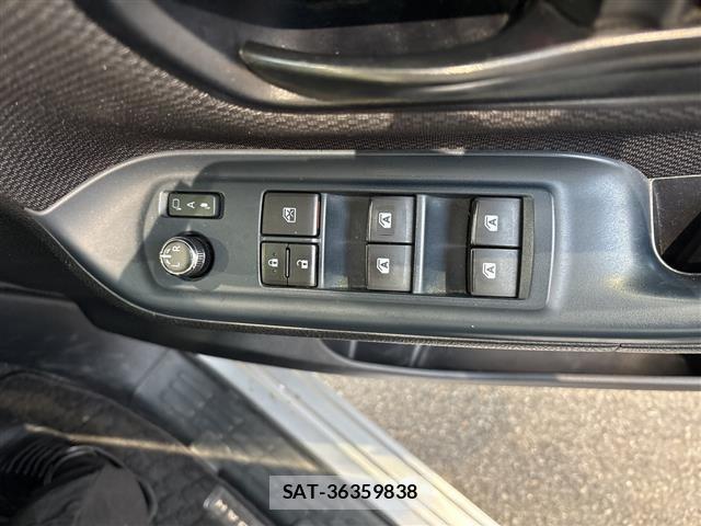 Toyota NOAH 2017 8683547-10