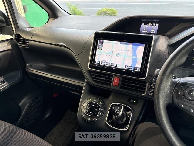 Toyota NOAH 2017 8683547-11