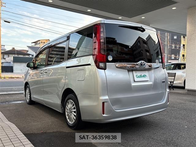Toyota NOAH 2017 8683547-13