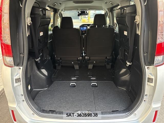 Toyota NOAH 2017 8683547-2