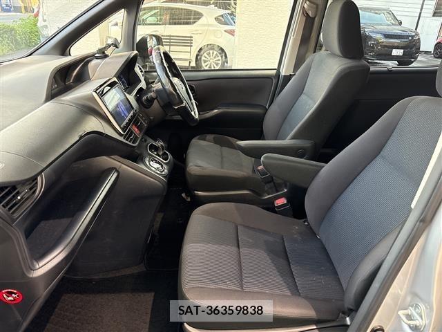 Toyota NOAH 2017 8683547-6