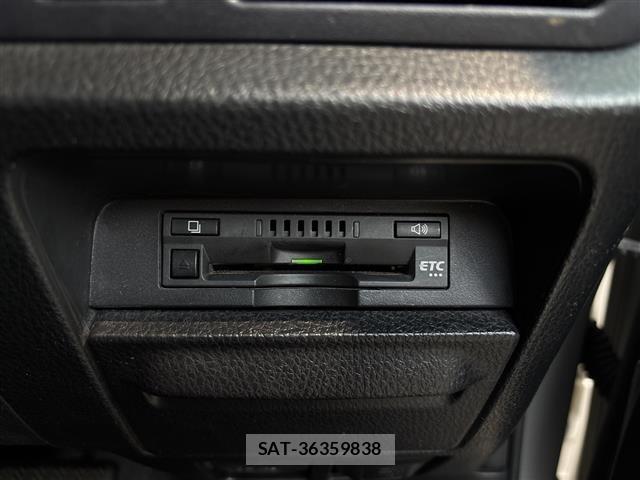Toyota NOAH 2017 8683547-8