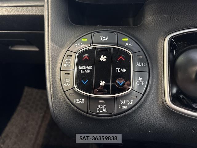 Toyota NOAH 2017 8683547-9