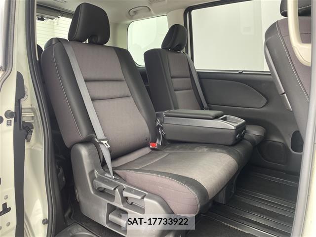 Nissan SERENA 2017 8926968-6