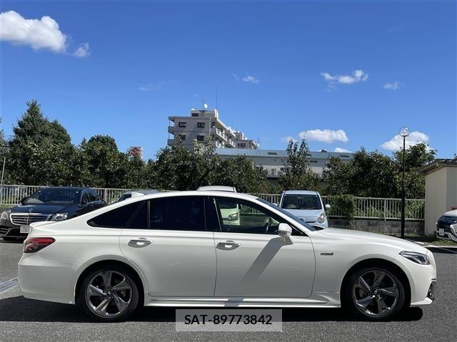 Toyota CROWN 2018 8937644-1