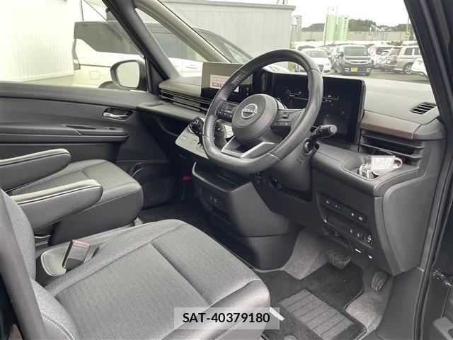 Nissan SERENA 2023 8927008-4