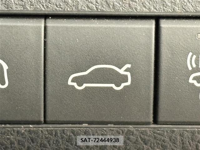 Toyota CAMRY 2017 8687630-1