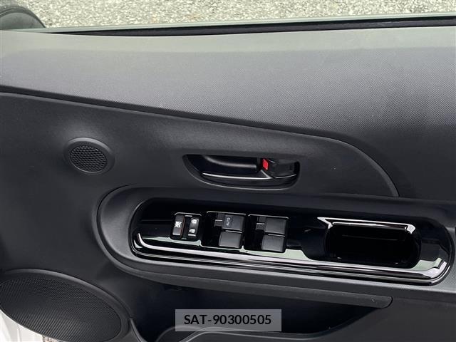 Toyota AQUA 2018 8705688-6