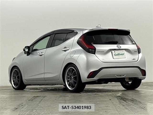 Toyota AQUA 2023 8948452-13