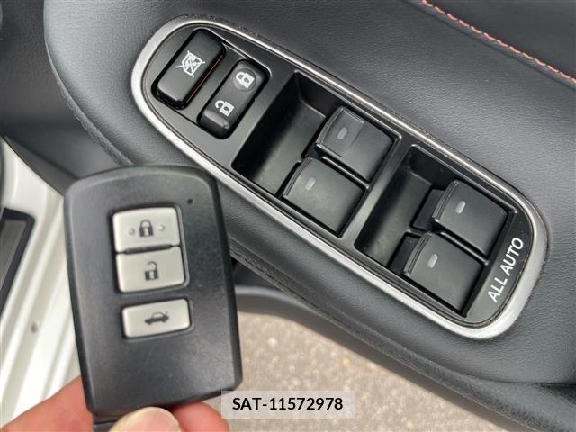 Toyota CROWN 2013 8680557-5