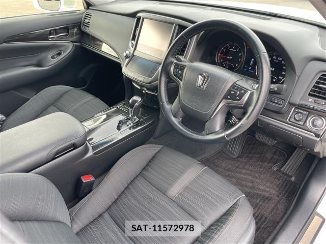 Toyota CROWN 2013 8680557-6