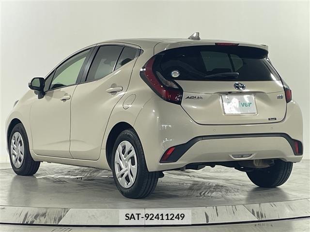 Toyota AQUA 2022 8705691-13