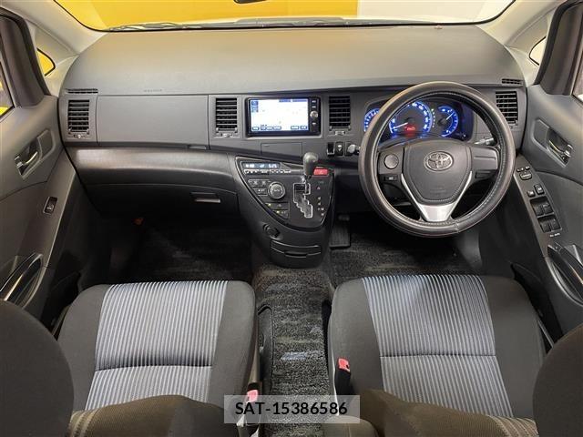 Toyota ISIS 2016 8947885-14