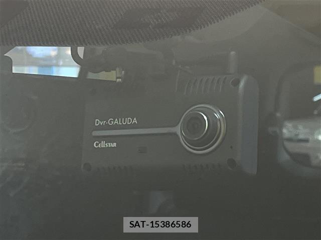 Toyota ISIS 2016 8947885-18