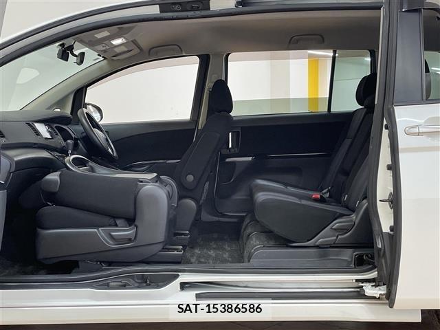 Toyota ISIS 2016 8947885-6