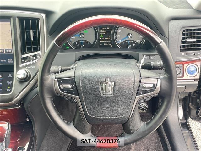 Toyota CROWN MAJESTA 2016 8680761-19