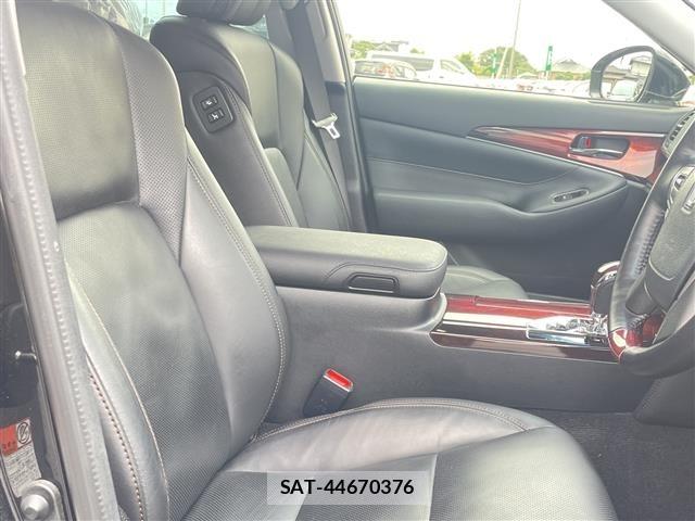 Toyota CROWN MAJESTA 2016 8680761-6