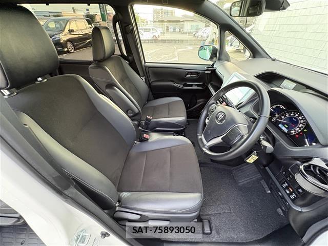 Toyota NOAH 2019 8683556-7