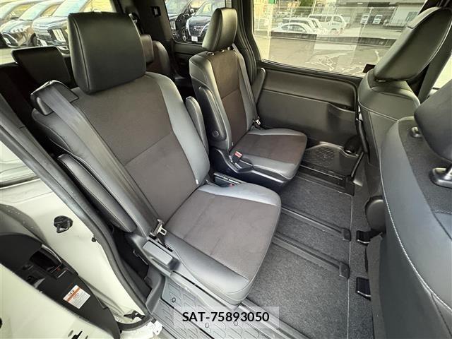 Toyota NOAH 2019 8683556-9