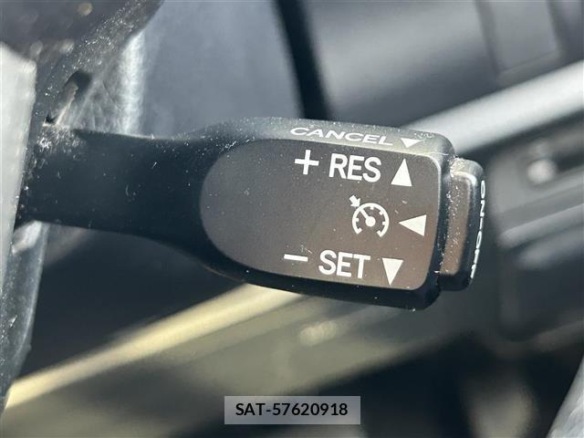 Toyota NOAH 2021 8683569-3