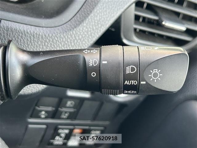 Toyota NOAH 2021 8683569-7