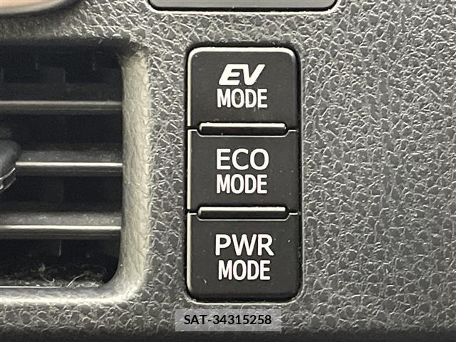 Toyota NOAH 2015 8683571-1