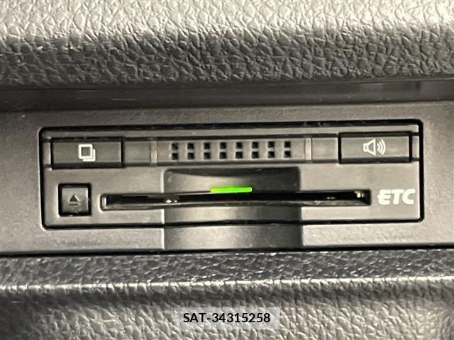 Toyota NOAH 2015 8683571-18