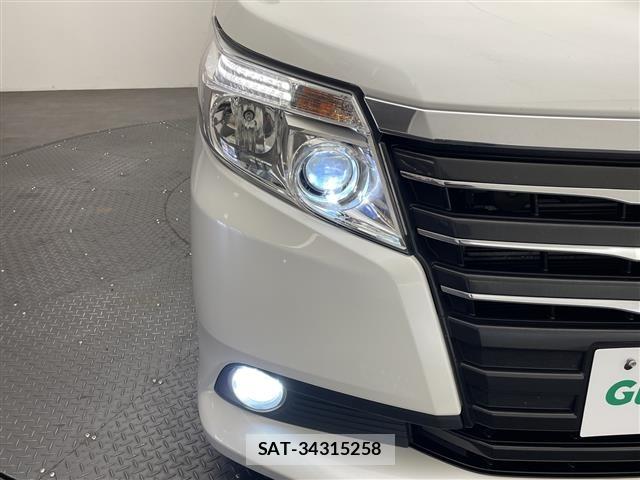 Toyota NOAH 2015 8683571-3
