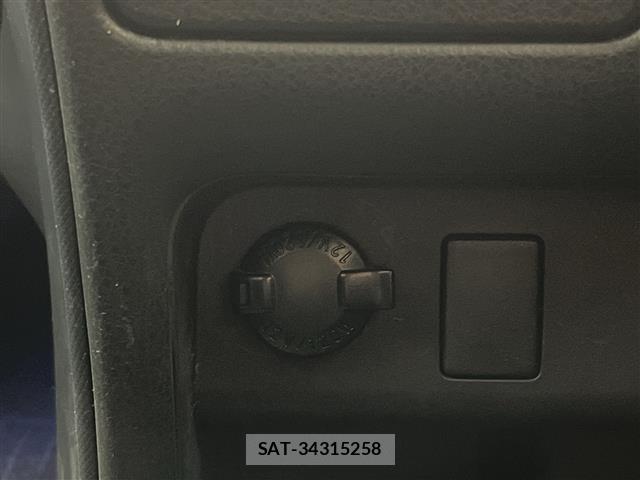 Toyota NOAH 2015 8683571-7