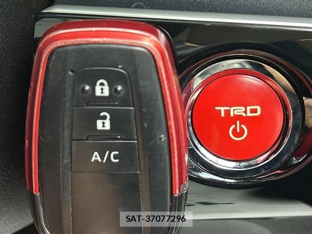 Toyota PRIUS PHV 2022 8915760-3