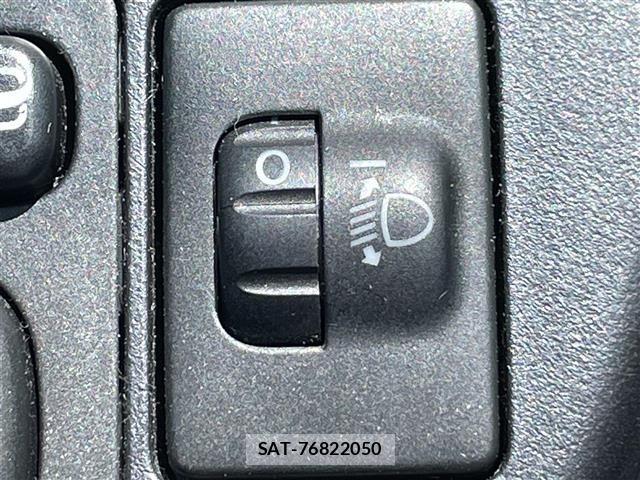 Toyota AQUA 2013 8705732-3