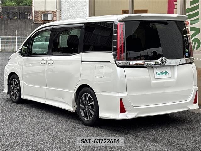 Toyota NOAH 2017 8683572-13