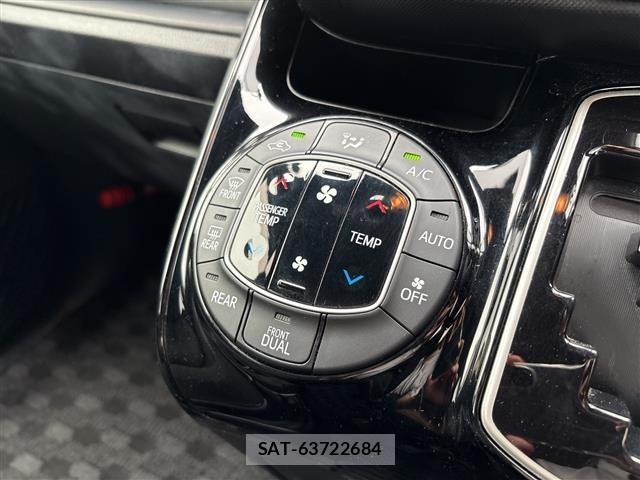Toyota NOAH 2017 8683572-3