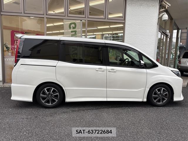 Toyota NOAH 2017 8683572-6