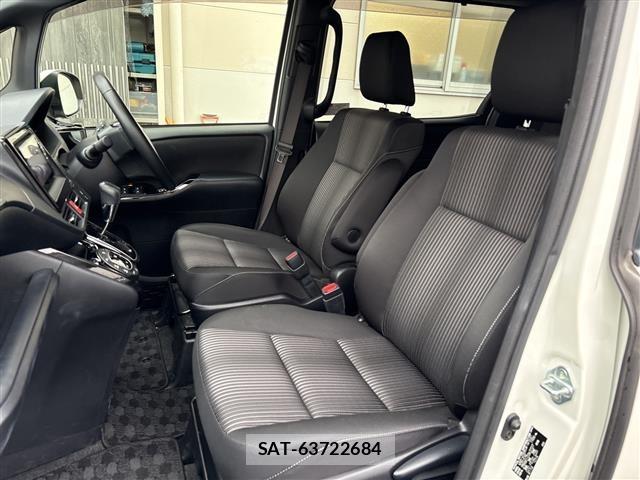 Toyota NOAH 2017 8683572-8