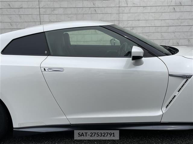 Nissan GT-R 2017 8908268-5