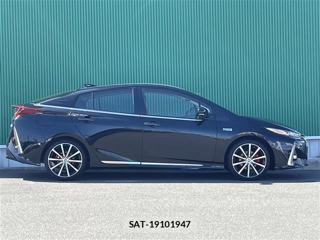 Toyota PRIUS PHV 2021 8915782-2