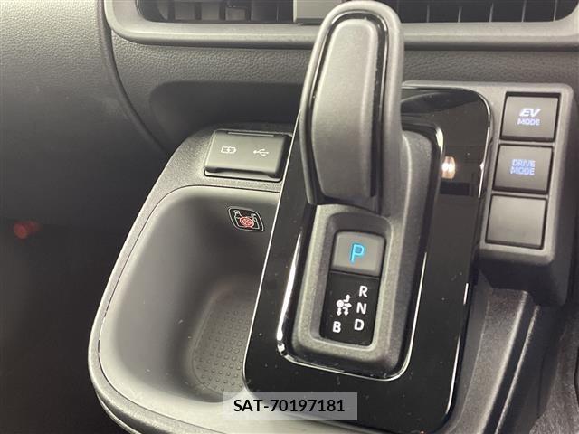 Toyota SIENTA 2023 8671765-9