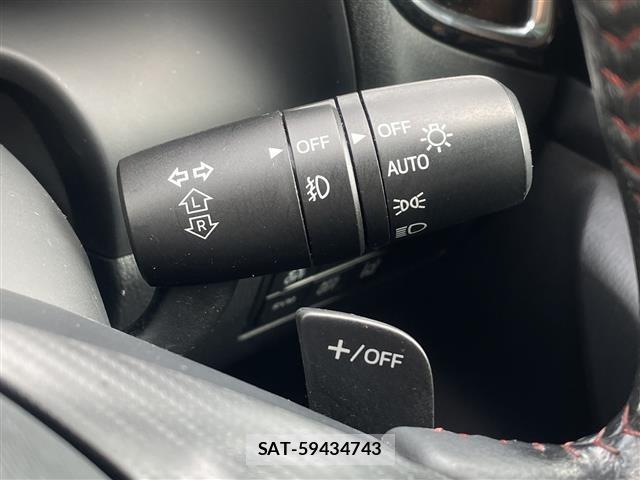 Mazda AXELA 2014 8911751-1