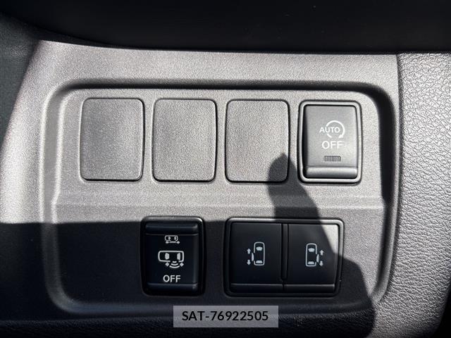 Nissan SERENA 2018 8927437-11