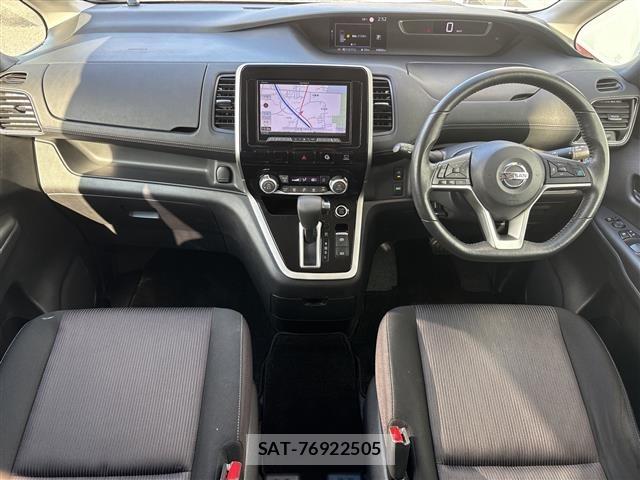 Nissan SERENA 2018 8927437-15