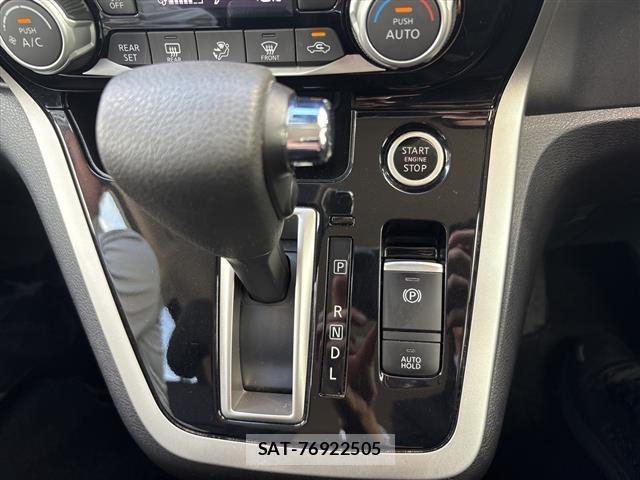 Nissan SERENA 2018 8927437-5