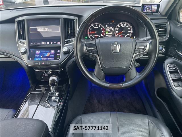 Toyota CROWN 2018 8937668-16